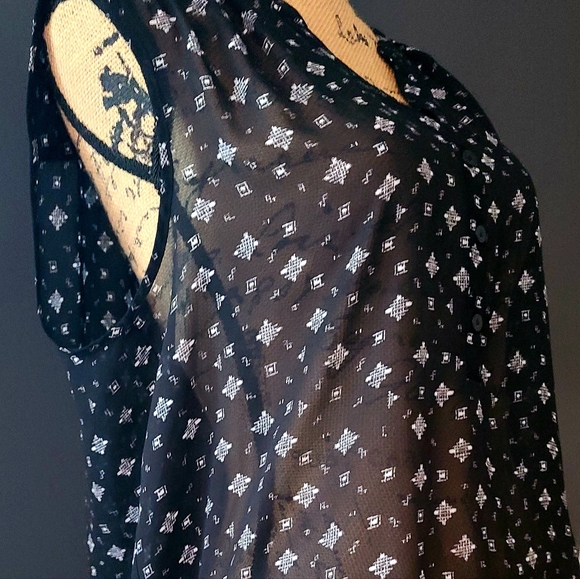 a.n.a Sleeveless Sheer shirt size XL - Picture 2 of 11